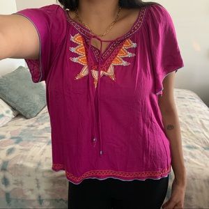 FRANCESCAS magenta top w embroidery